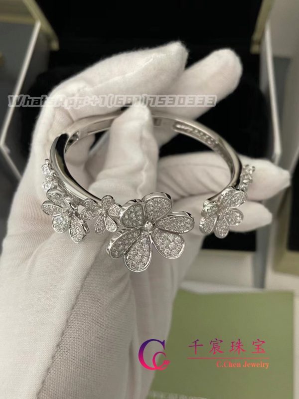 Van Cleef & Arpels Frivole bracelet, 7 flowers, medium model 18K white gold, Diamond VCARPDYB00